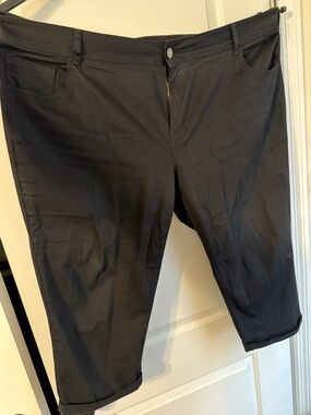 Plus size Black Capri Pants